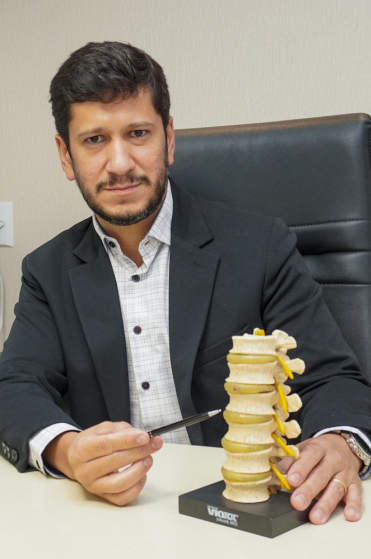 Dr. Aurélio Arantes - Tratamentos de coluna em Goiânia
